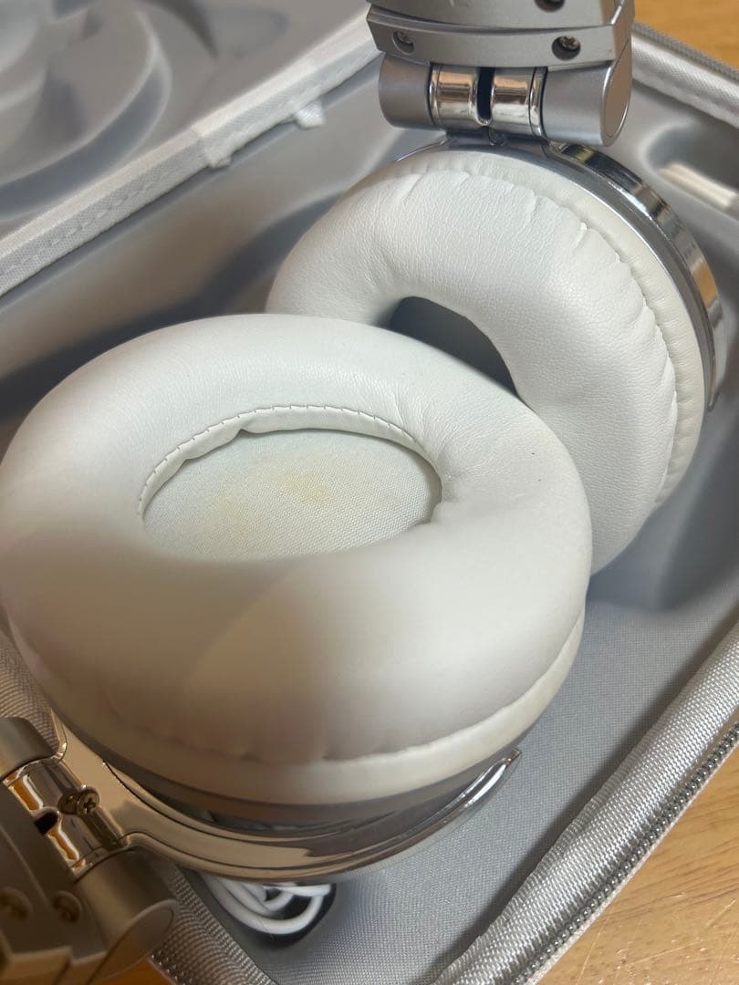 Brookstone ワイヤレス アリアナ・グランデ 猫耳ヘッドホン