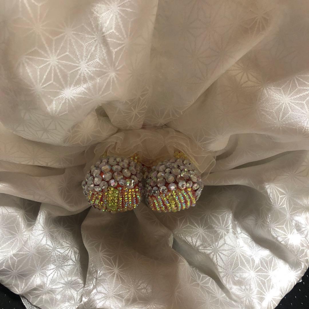 美しいウェディングドレスを着たハローキティ