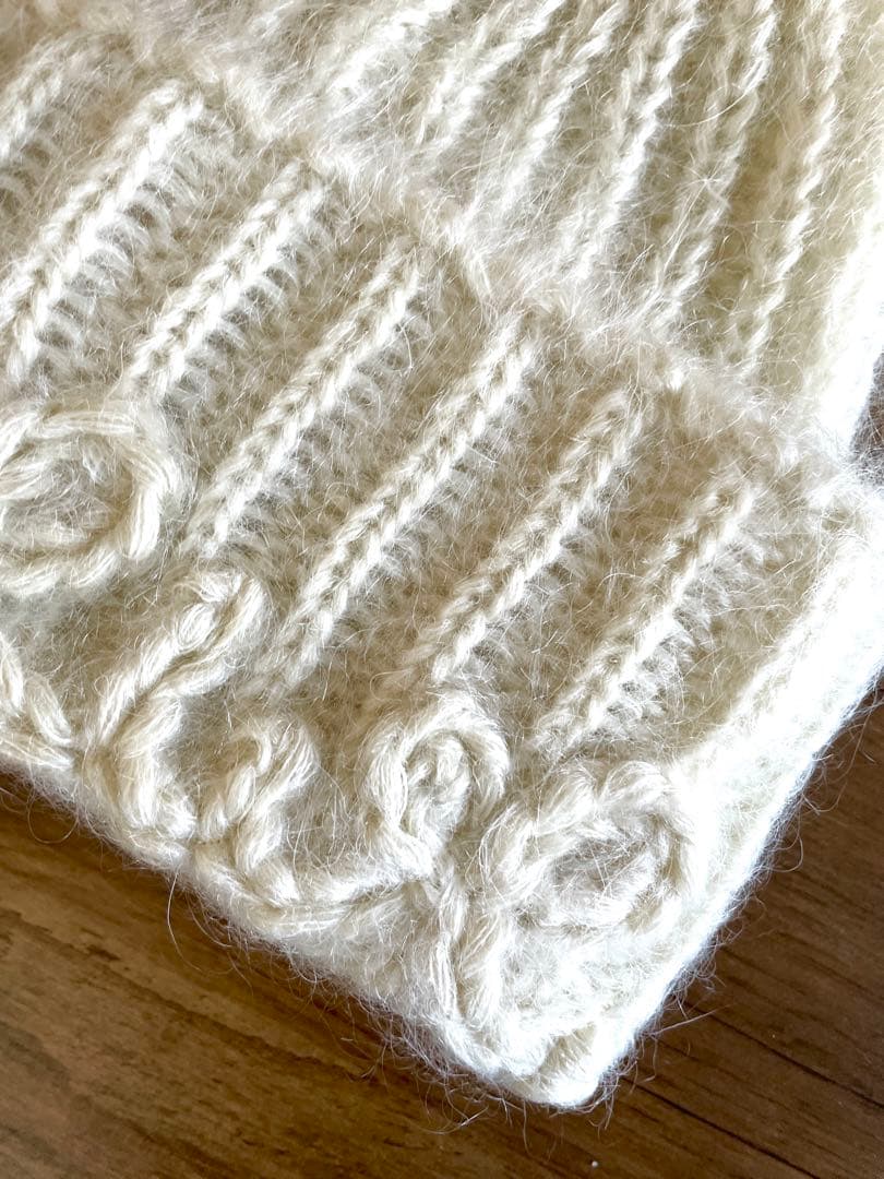 LOEWE アイボリー ロゴ入りモヘア風ニット帽 新品プレゼントにショッパー付き