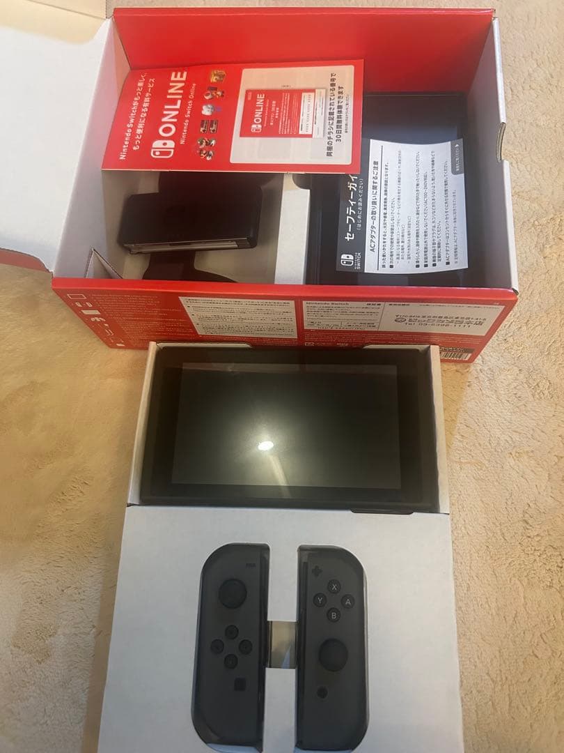 Nintendo Switch 本体 ブラック Joy-Con付きほぼ未使用