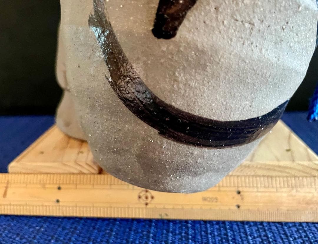 値下げ！【超レア・二六作】狸の酒瓶持ち陶器置物 在落款有 時代物 現品中古