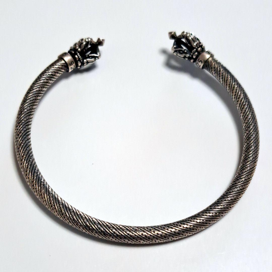 ソカロ　ドージェ　ツイスト　バングル