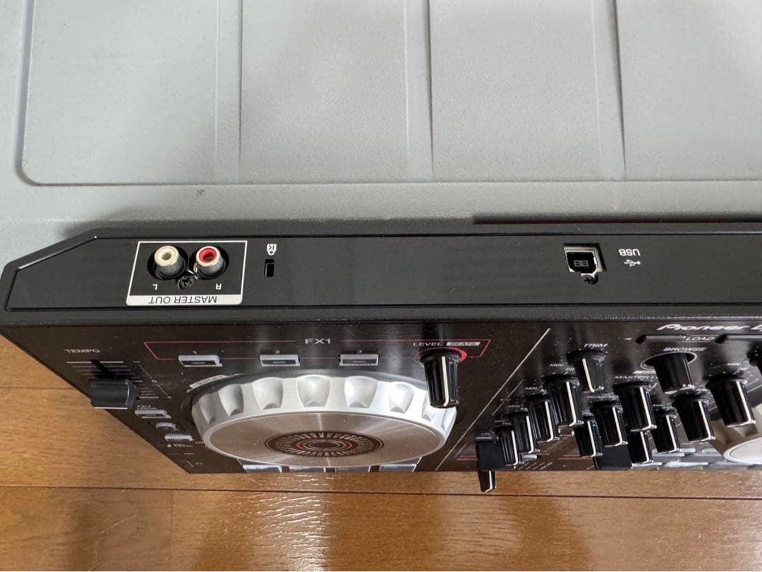 Pioneer DDJ-SB2 PCスタンド付属