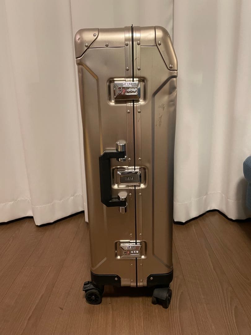 【限定】ZERO HALLIBURTON Geo アルミニウム 83Lブロンズ