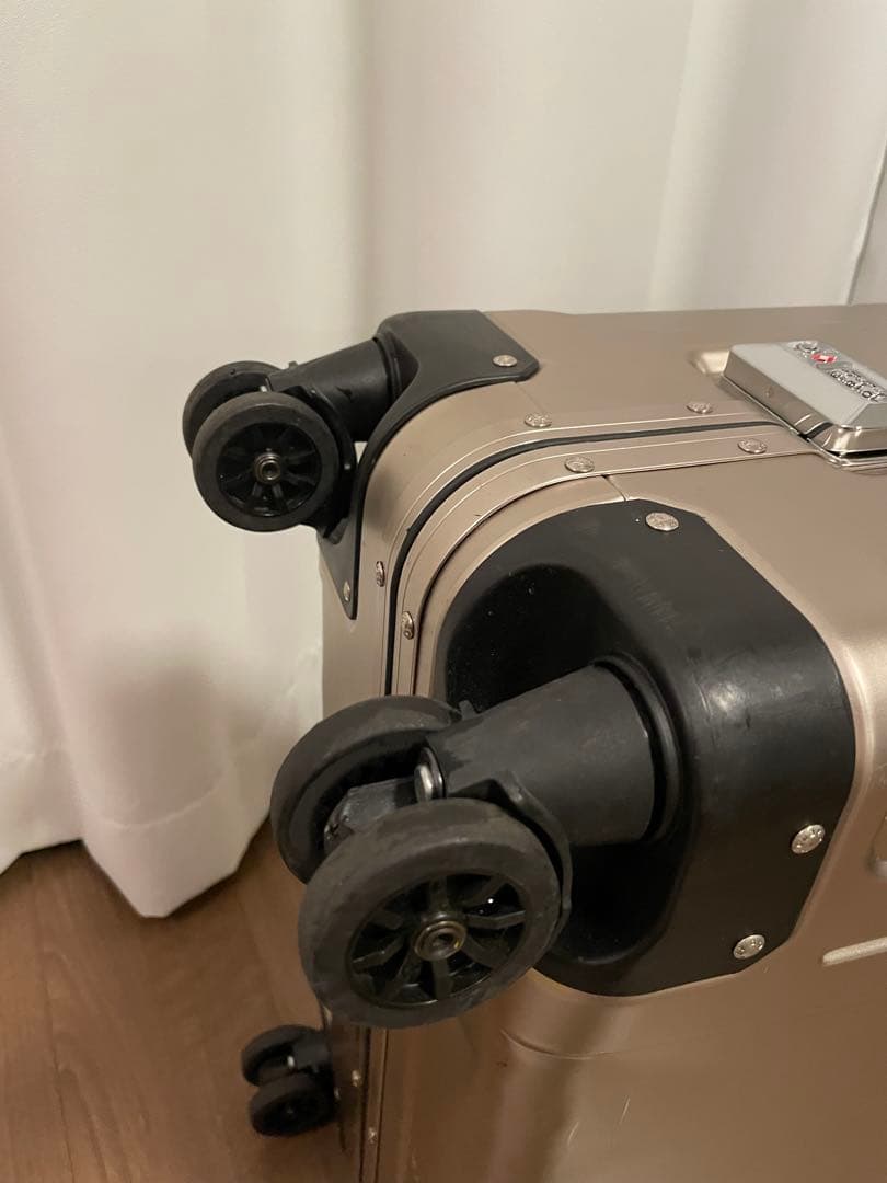 【限定】ZERO HALLIBURTON Geo アルミニウム 83Lブロンズ