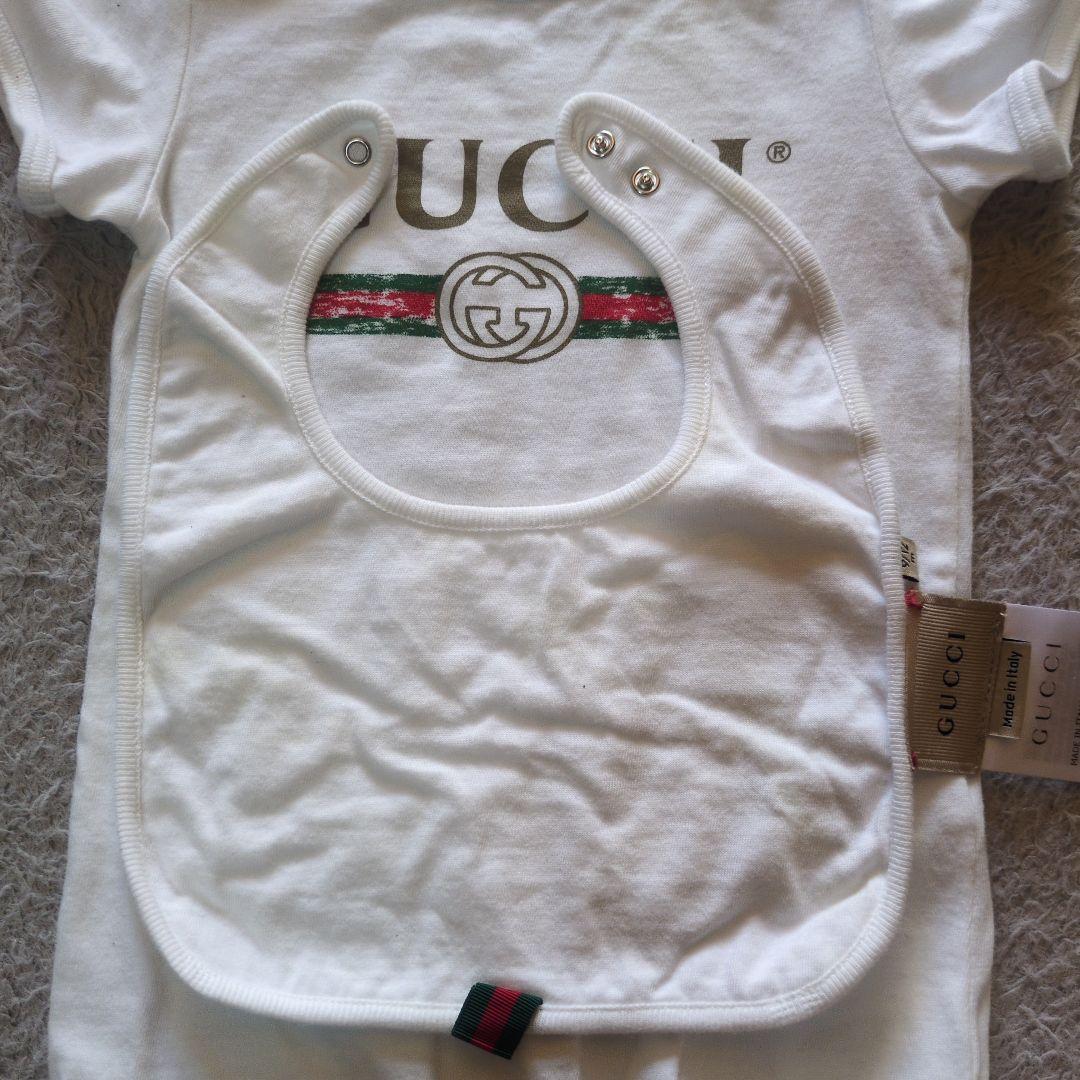 GUCCI ロゴ入りボディスーツ