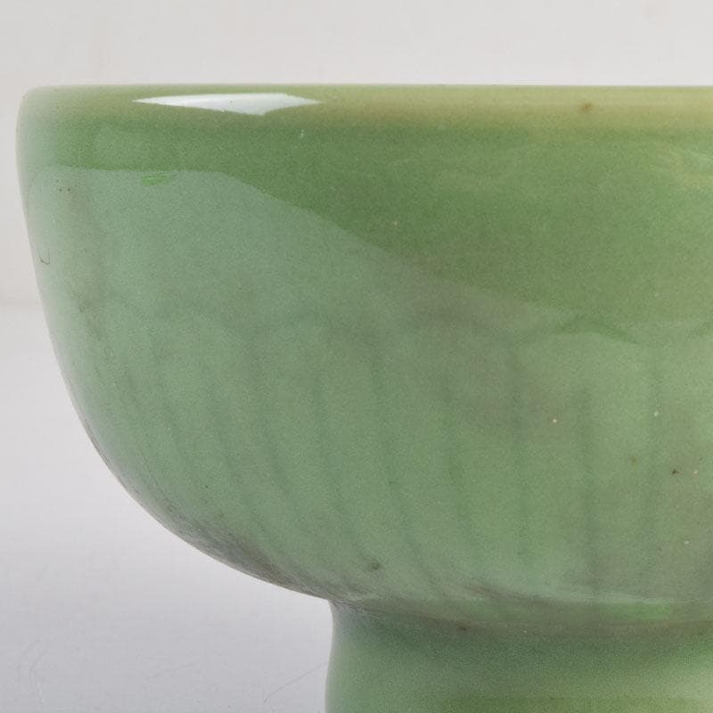 中国　龍泉窯　青磁人形手刻蓮弁文碗　V　8829