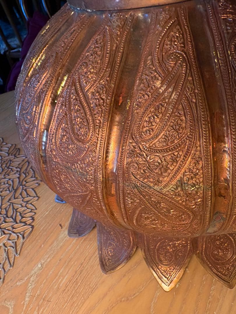 銅製容器、打ち出し模様、パキスタンで購入。