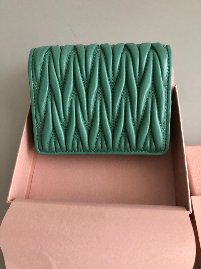 MIUMIU♡マテラッセ折りたたみ財布(グリーン)♡ラスト1点！！！
