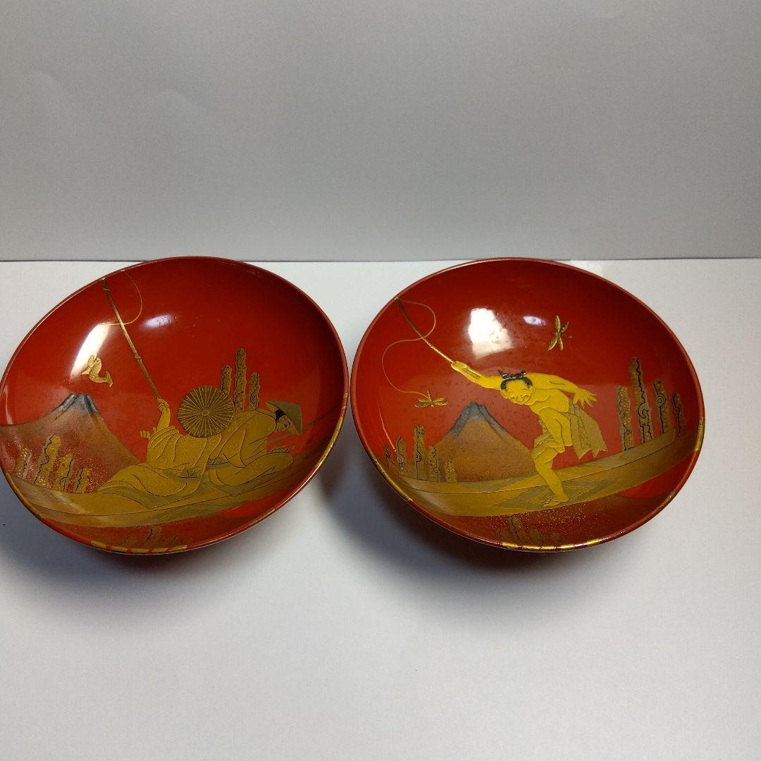 輪島塗　朱塗　時代蒔絵金人物銀富士蒔絵 杯一対　漆芸　共箱　１客の高台にアタリ有