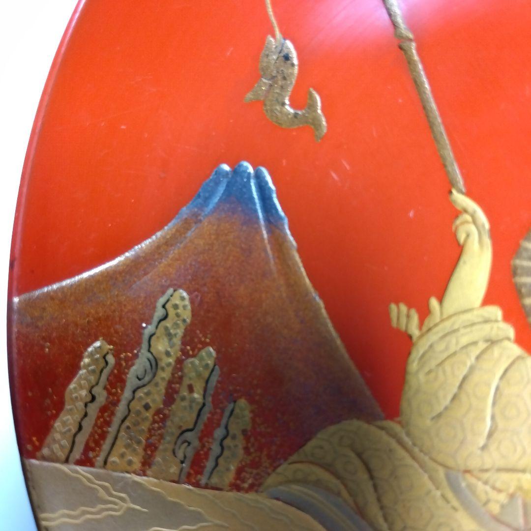 輪島塗　朱塗　時代蒔絵金人物銀富士蒔絵 杯一対　漆芸　共箱　１客の高台にアタリ有