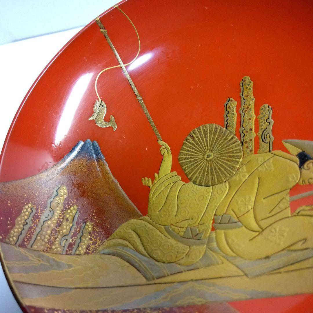 輪島塗　朱塗　時代蒔絵金人物銀富士蒔絵 杯一対　漆芸　共箱　１客の高台にアタリ有