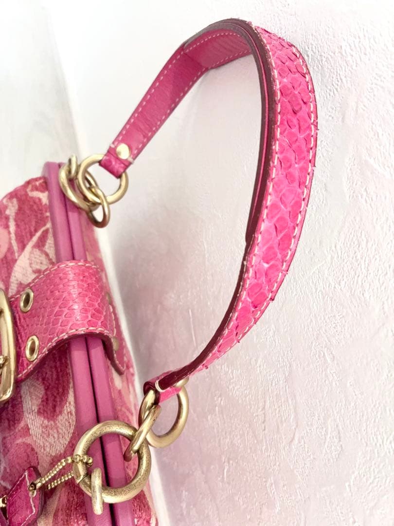 COACH バタフライ　蝶々　バッジ　チャーム　バッグ　ピンク