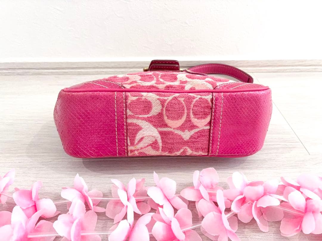 COACH バタフライ　蝶々　バッジ　チャーム　バッグ　ピンク