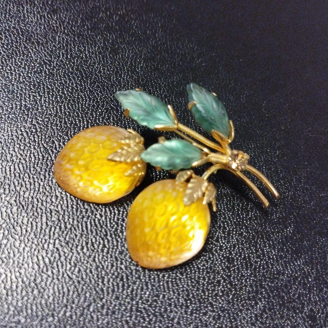 AUSTRIA フルーツ ブローチ ストロベリー②