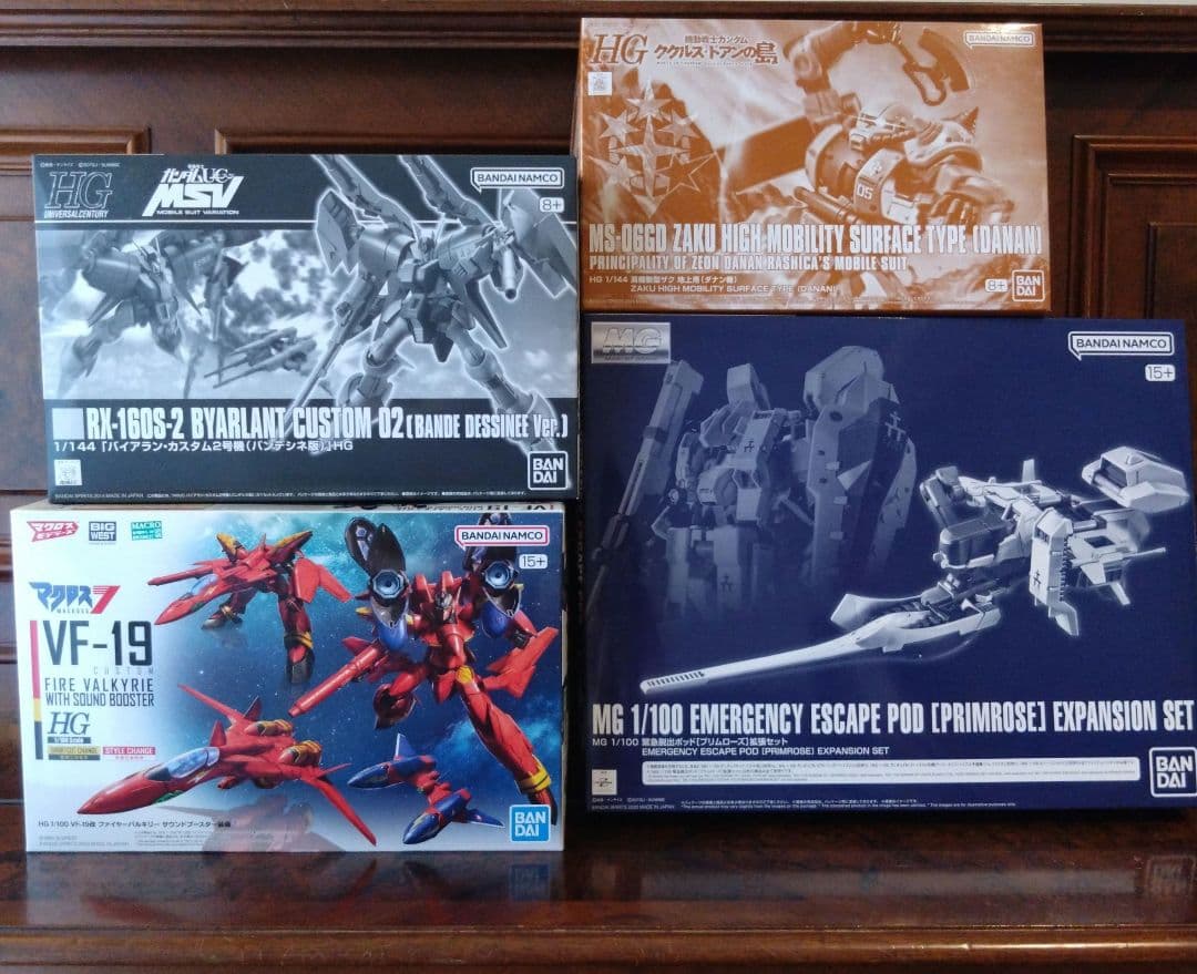 ガンプラ4体セット ファイヤーバルキリー・バイアランカスタム・ザク・プリムローズ