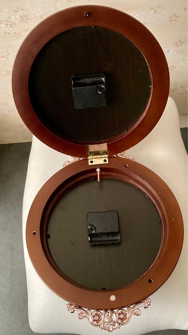 値下げしました！ ロココ調 両面 花柄ローマ数字掛時計 無音　ブラウン