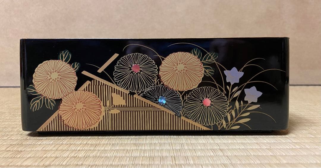 漆器 重箱 4段 菊蒔絵　エコメルカリ便指定して下さい。