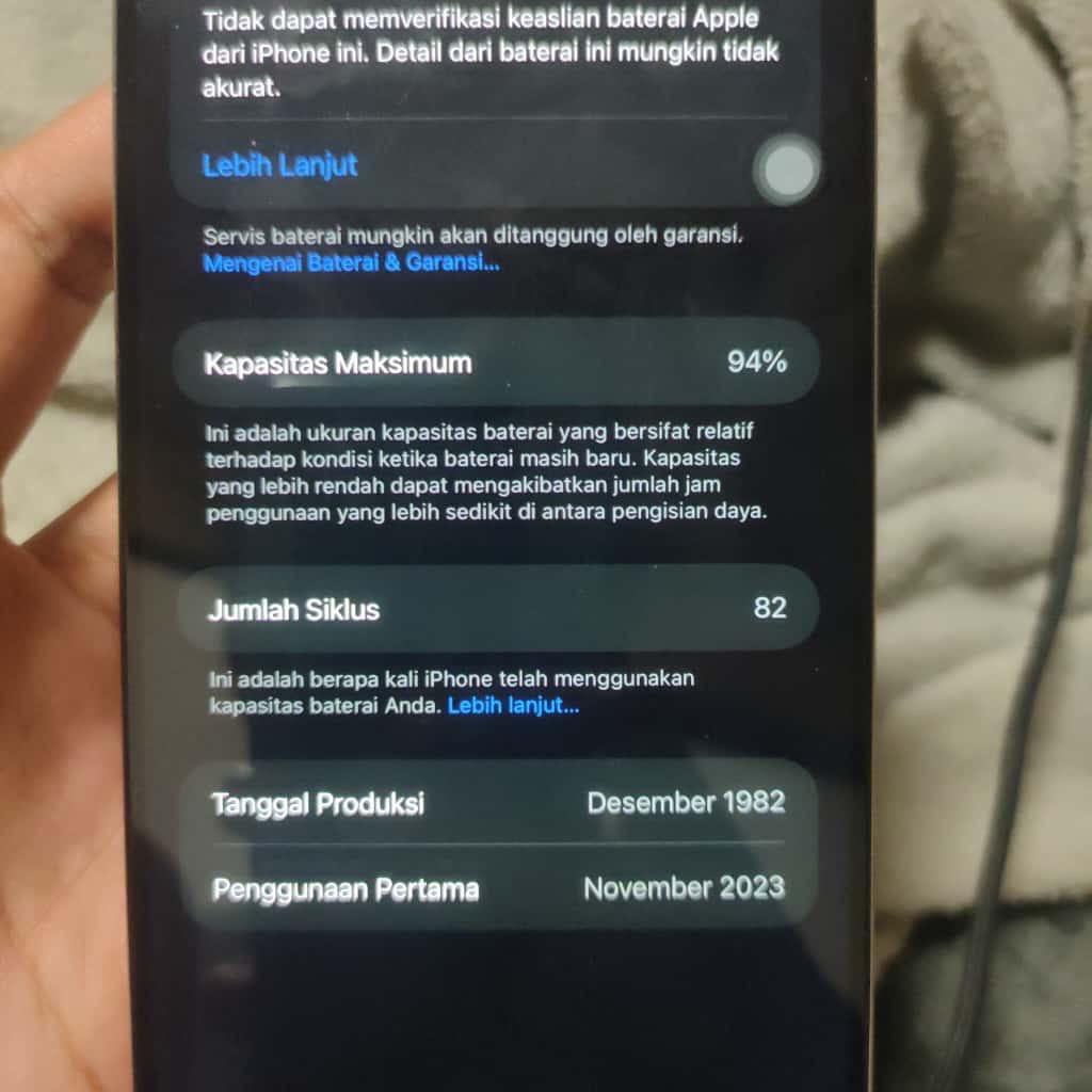 iPhone 本体 15 ProMax 256 GB バッテリー94% サイクル