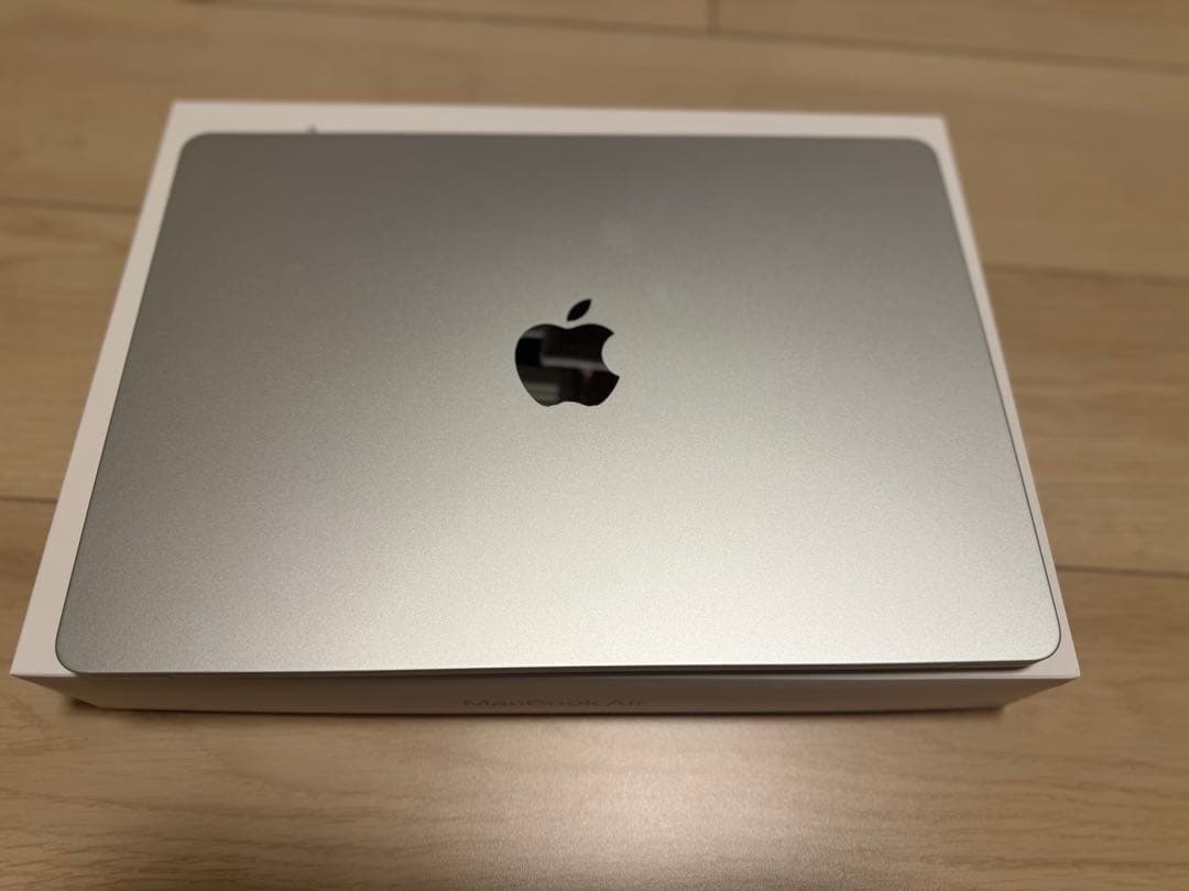 【極美品】MacBook Air13インチ 2025年M4 256GB シルバー