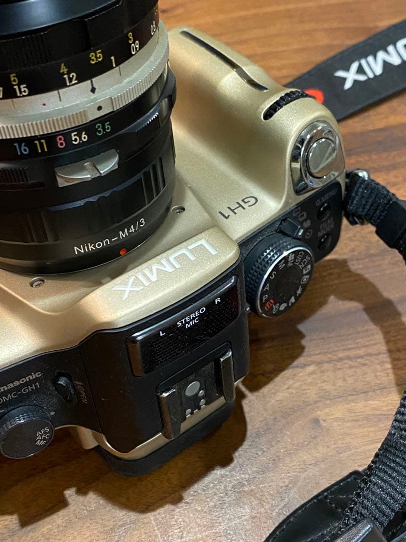LUMIX GH1 ゴールド ミラーレス　ニコンオールドレンズf28 1:3.5