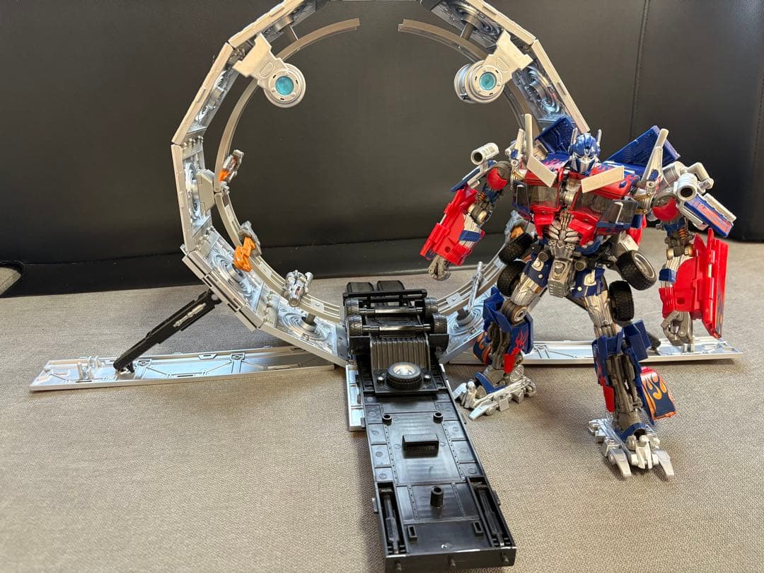 10thアニバーサリー オプティマスプライム＋専用コンテナトレーラー