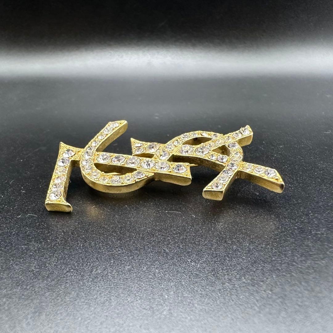 未使用級✨　YSL　イヴ・サンローラン　ブローチ　ラインストーン　ロゴ　971