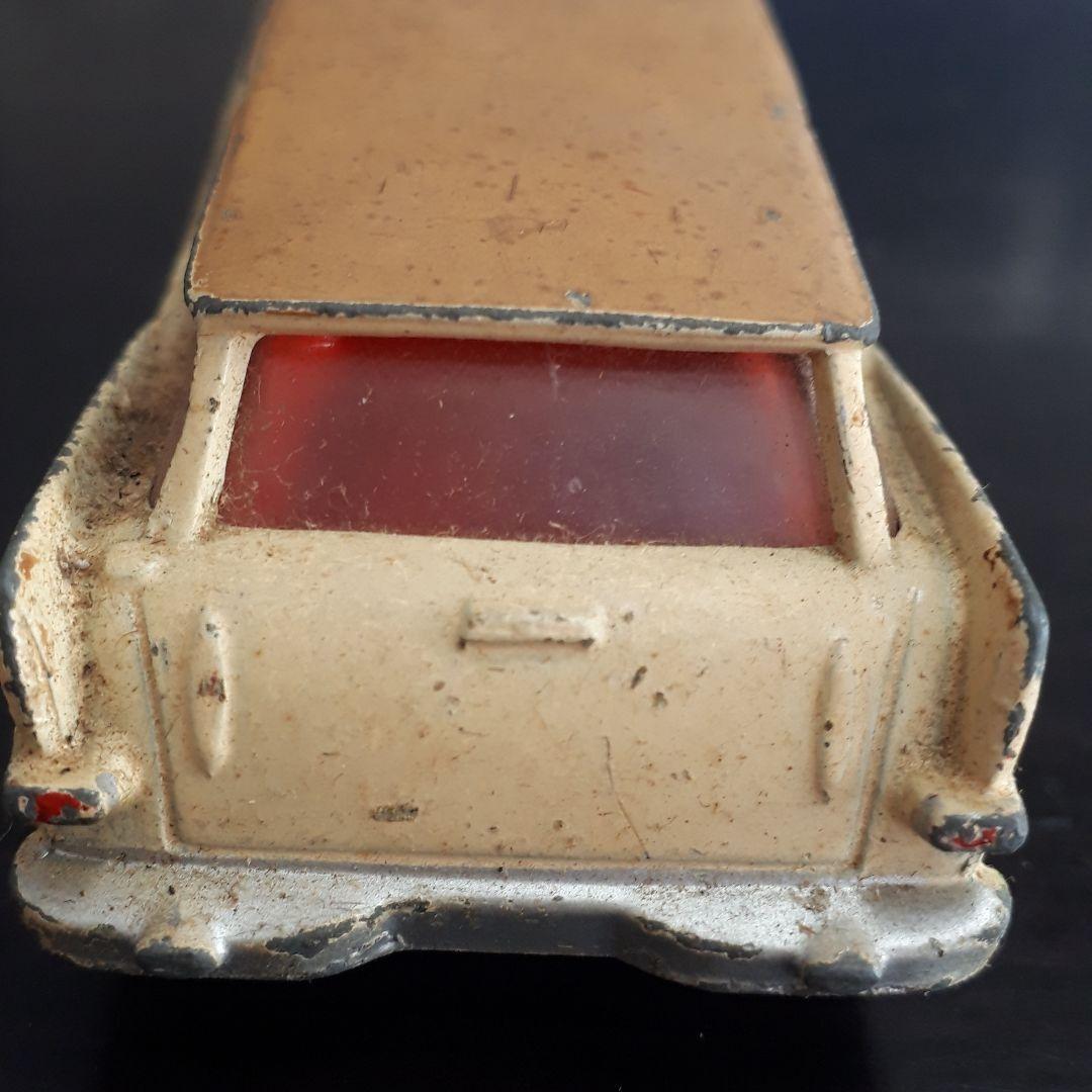 ミニカー CORGI TOYS 219 PLYMOUTH SPORTS SUBURBAN