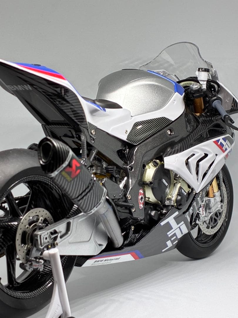 モンモデル　1/9 BMW HP4 RACE