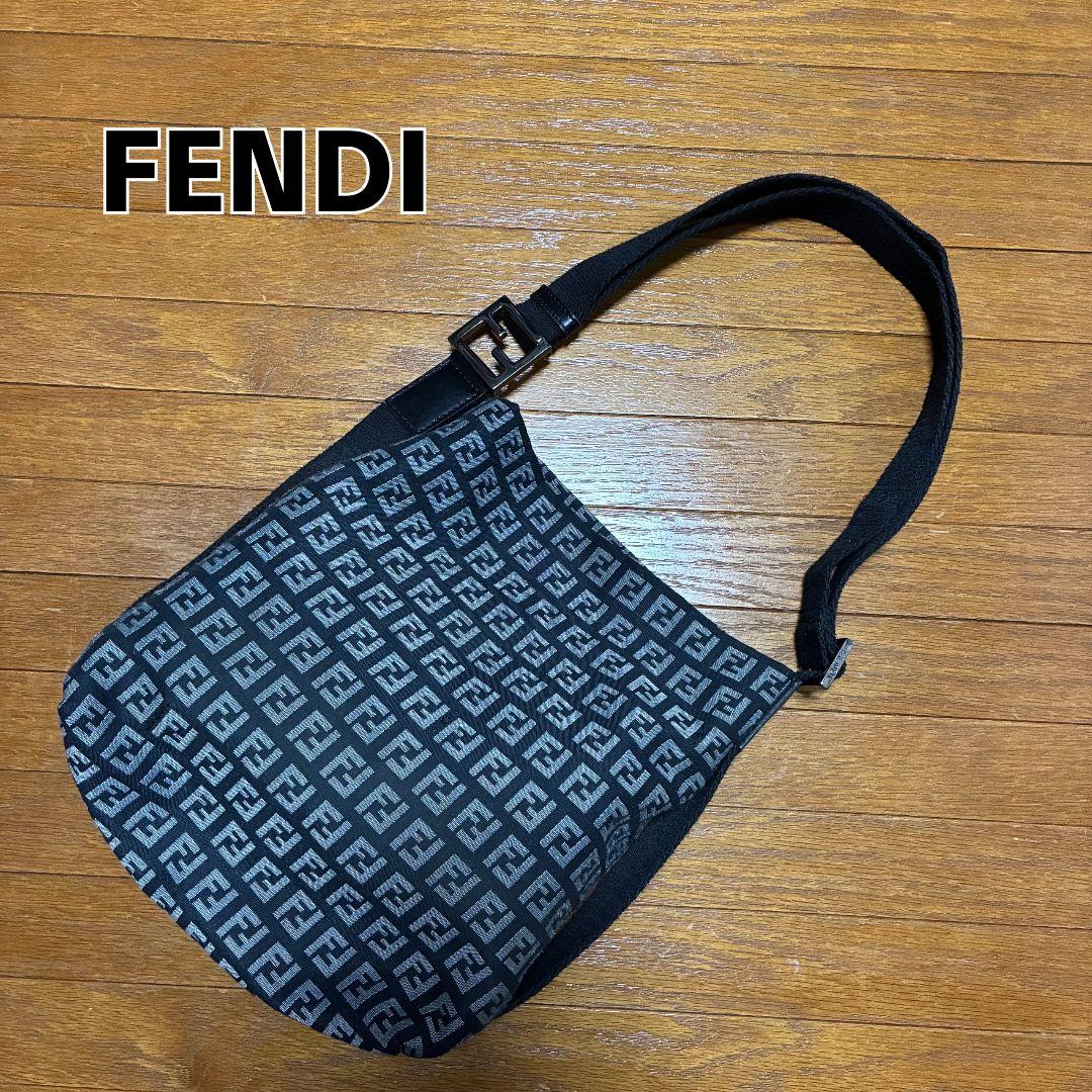 FENDIフェンディ　ズッカ柄　ショルダーバック