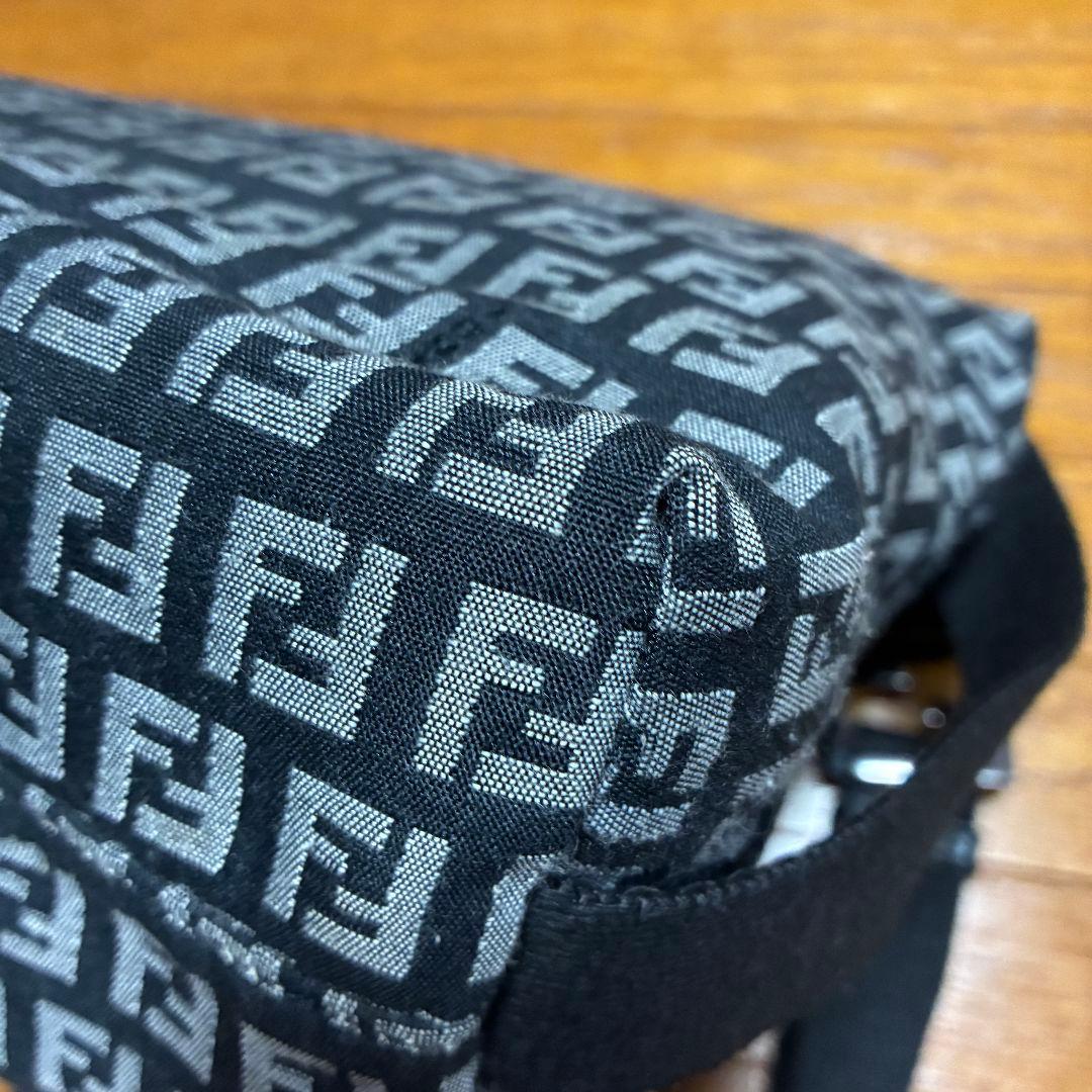 FENDIフェンディ　ズッカ柄　ショルダーバック