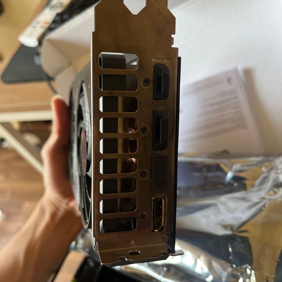 美品 RTX5060Ti WINDFORCE GDDR7ゲーミング クリエーター