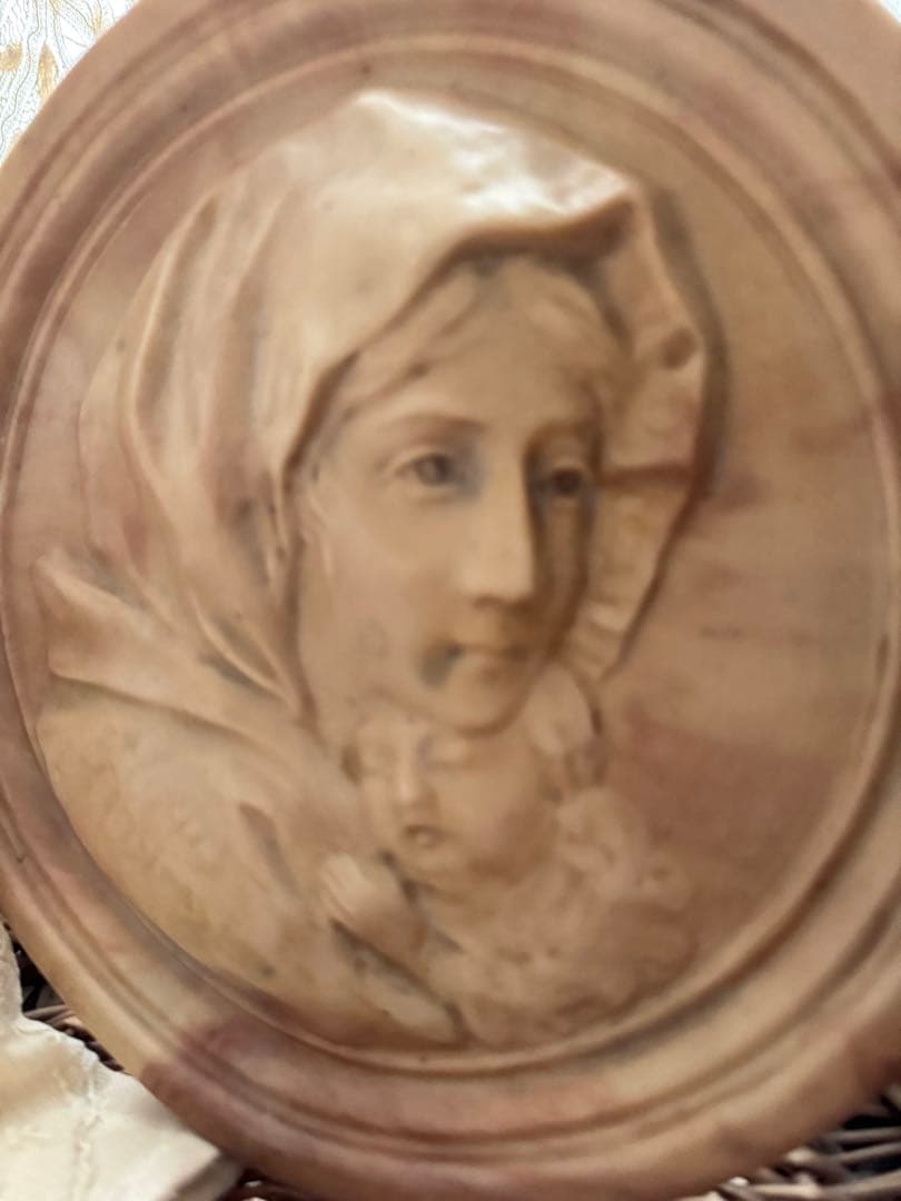 アンティーク 聖母マリアと幼子イエスの石膏壁掛け