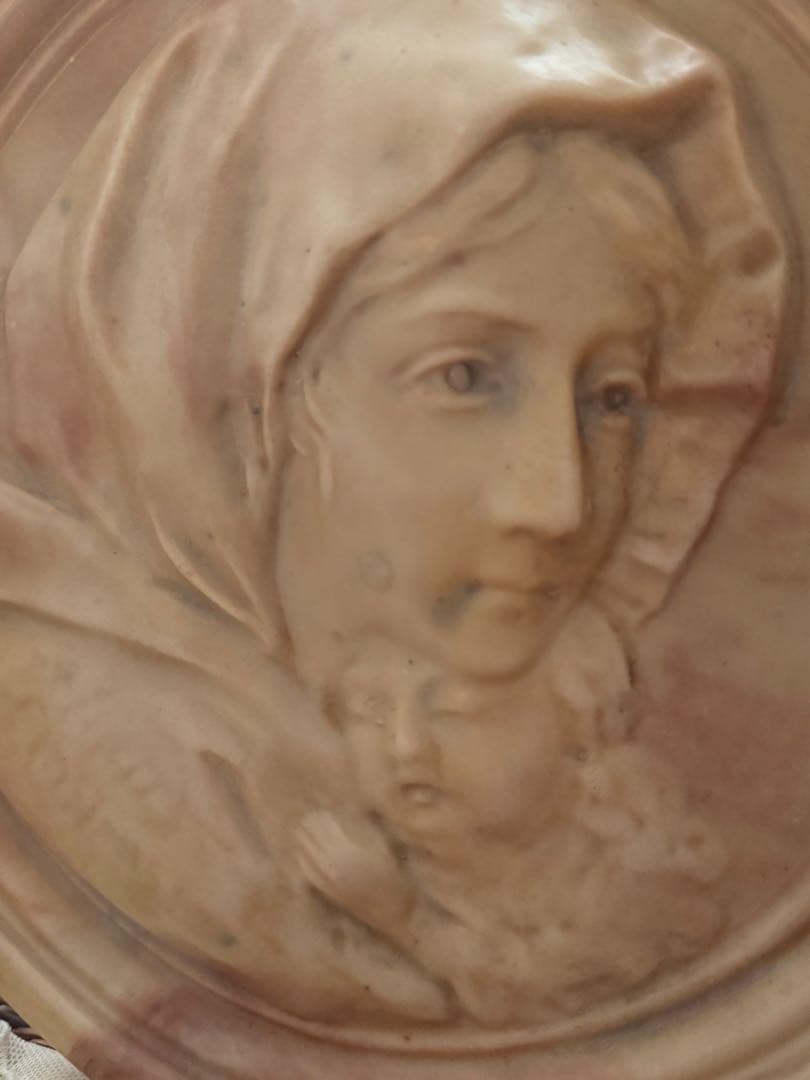 アンティーク 聖母マリアと幼子イエスの石膏壁掛け