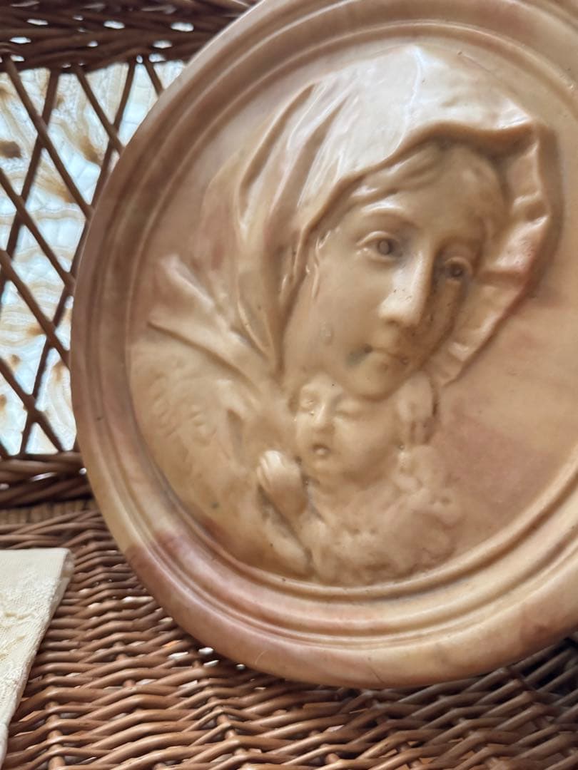 アンティーク 聖母マリアと幼子イエスの石膏壁掛け