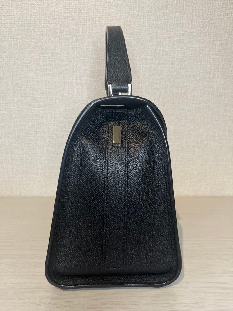 こそ★【ほぼ未使用】valextra イジィデ ミディアム ブラック