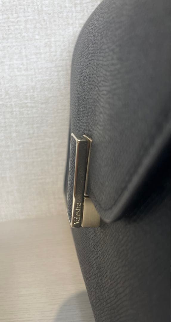 こそ★【ほぼ未使用】valextra イジィデ ミディアム ブラック