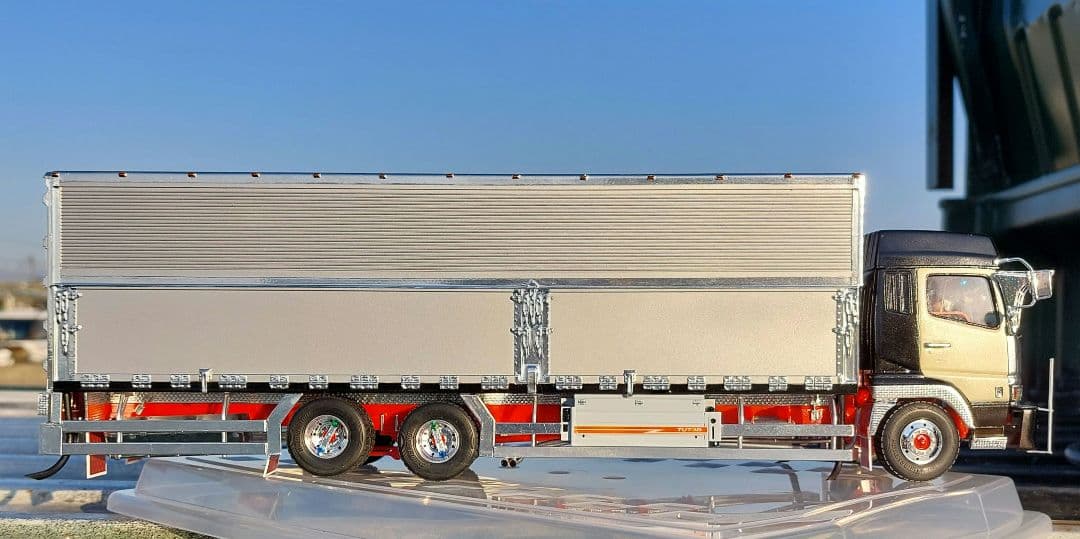 デコトラプラモデル アオシマ 1/32 スーパーグレート ウィング 造りボディ