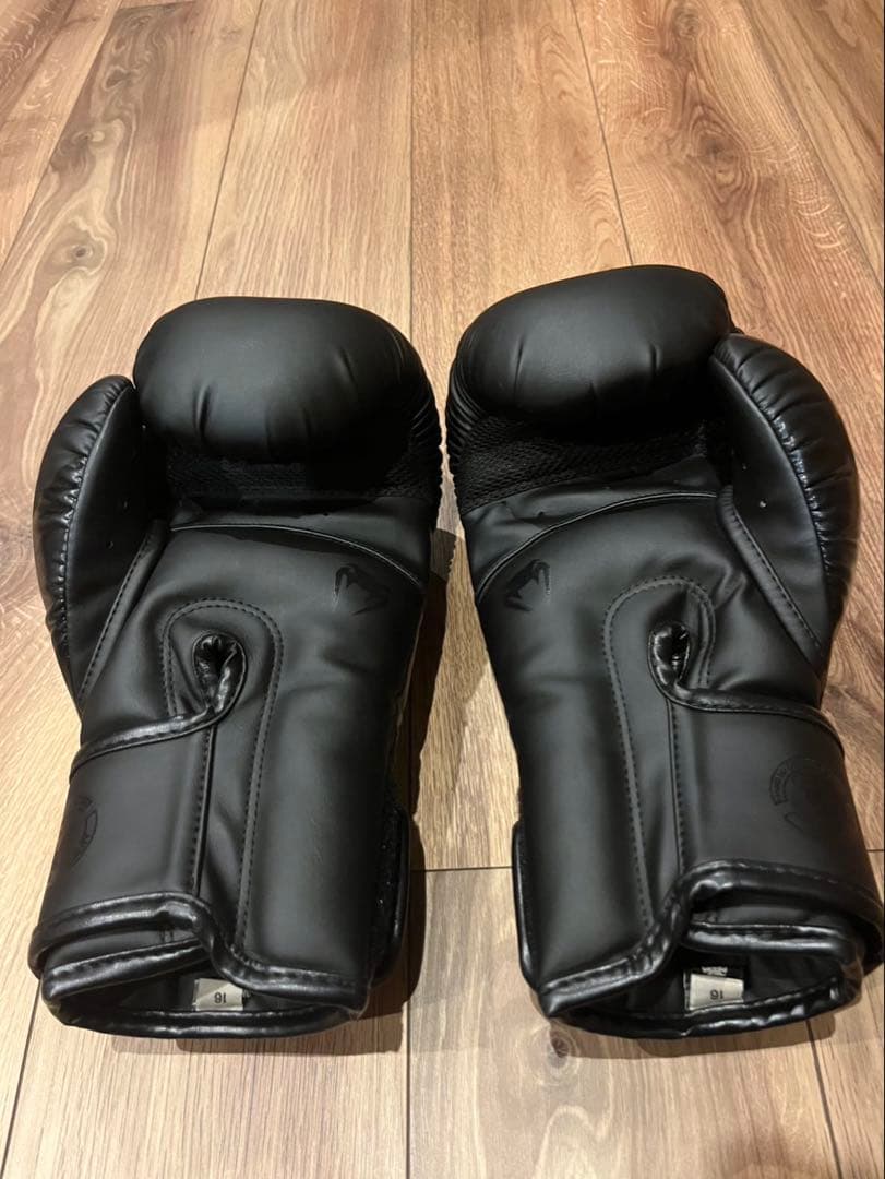 Venum 16oz ボクシンググローブ