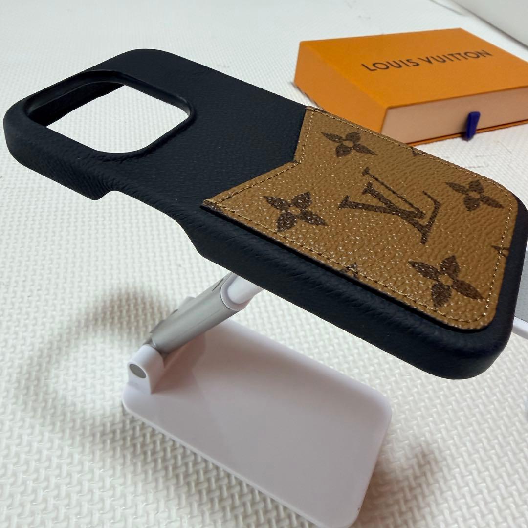【極美品】ルイヴィトン iPhone15Pro バンパー M82889