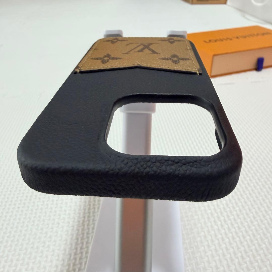 【極美品】ルイヴィトン iPhone15Pro バンパー M82889
