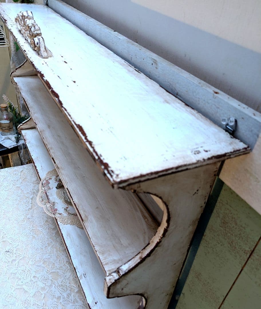 アンティーク風ホワイト木製シェルフ