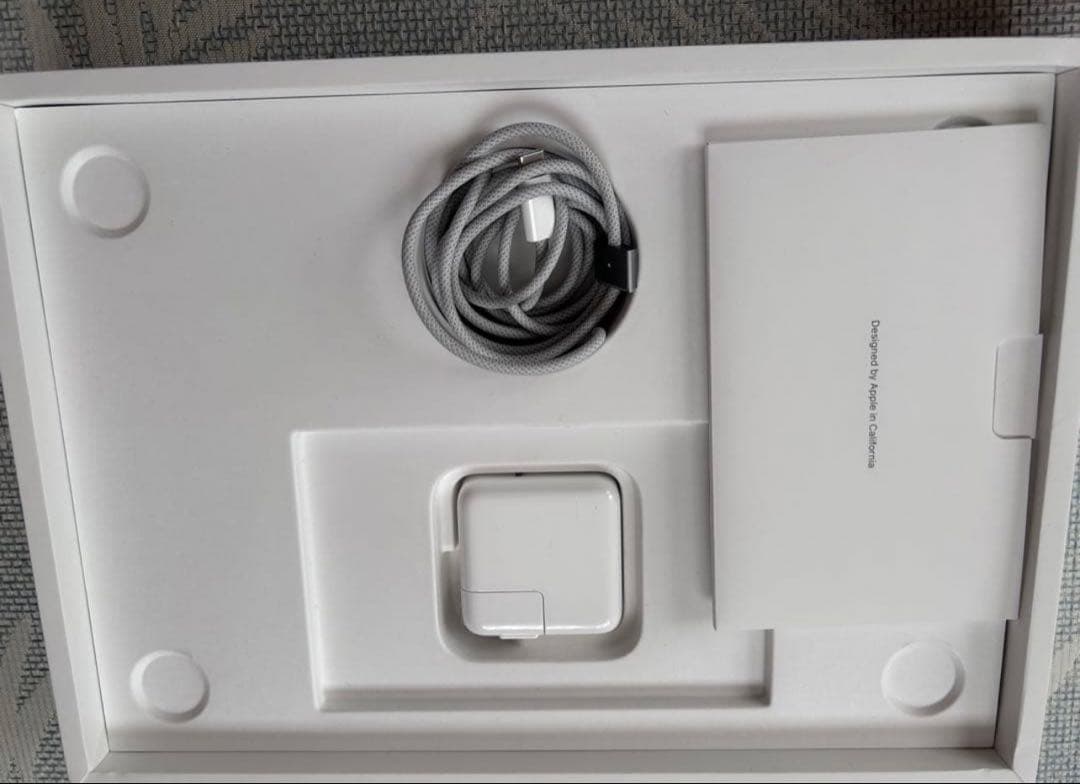 Apple MacBook M2 2022 グレー