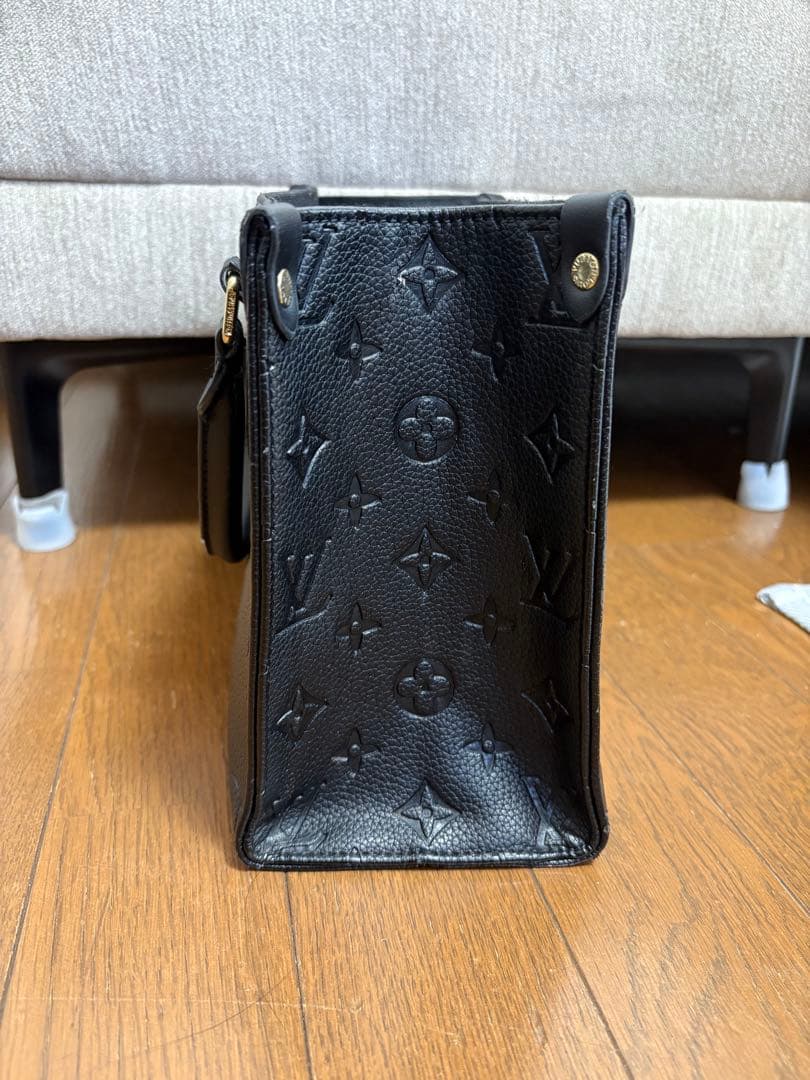 Louis Vuitton 黒 レザーハンドバッグ