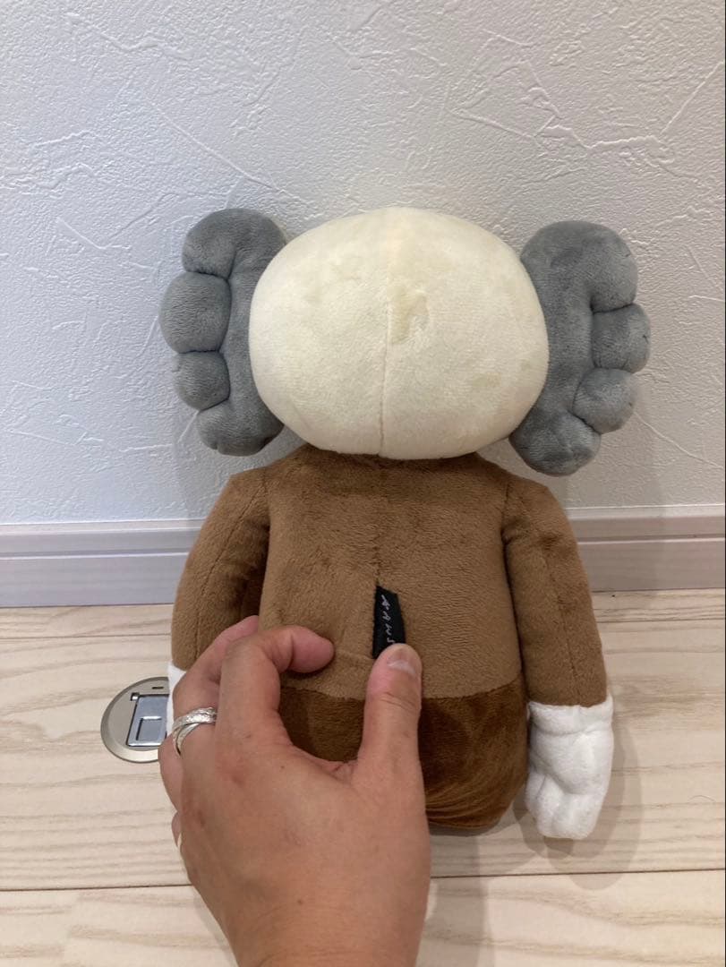 2体セット限定品KAWS Seeing KAWS BFF PLUSH ぬいぐるみ