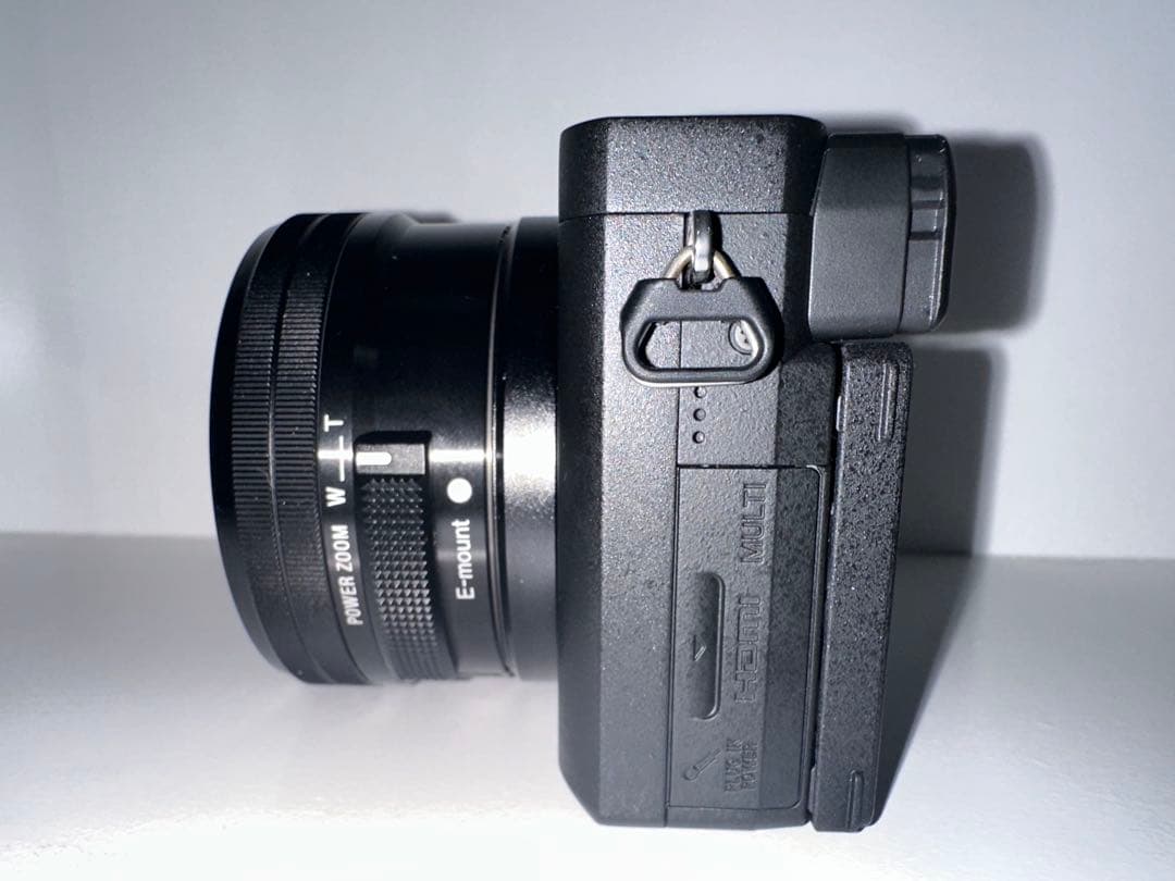 SONY α6400 パワーズームレンズキット　別売りバッテリーチャージャー付き