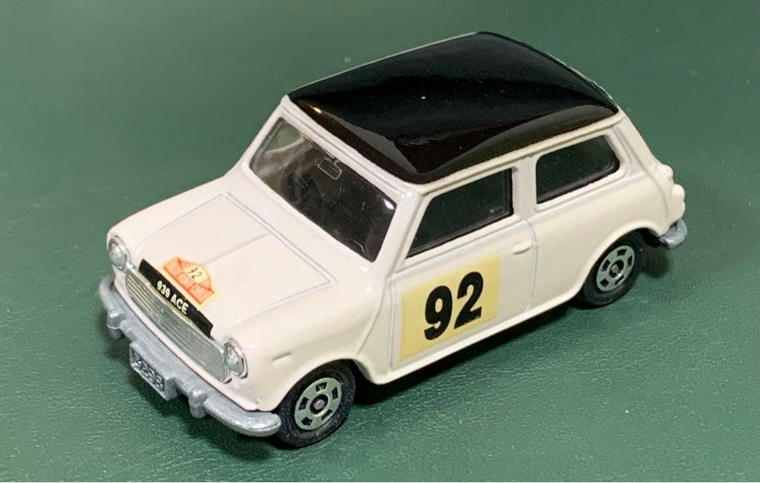 トミカ ミニクーパー トラフィック 白/黒ルーフ 92