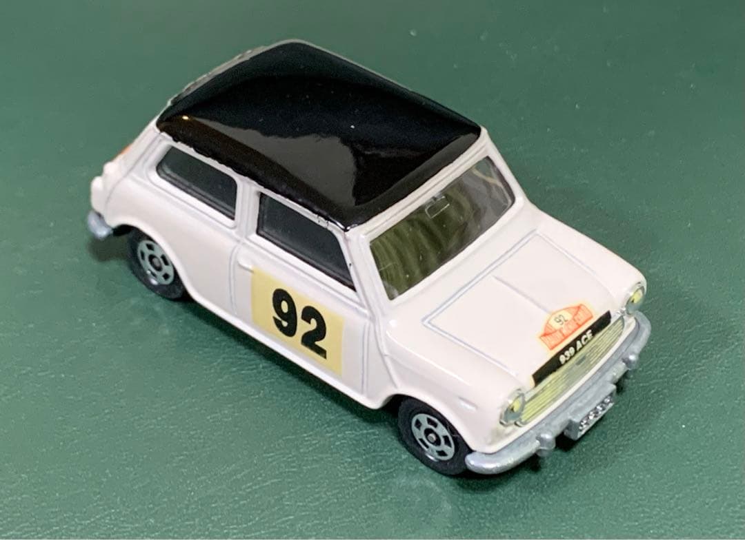 トミカ ミニクーパー トラフィック 白/黒ルーフ 92