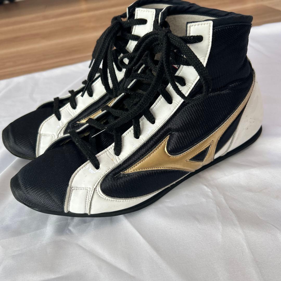 ミズノ　ボクシングシューズ ミッドカット ブラック/ホワイト/ゴールド