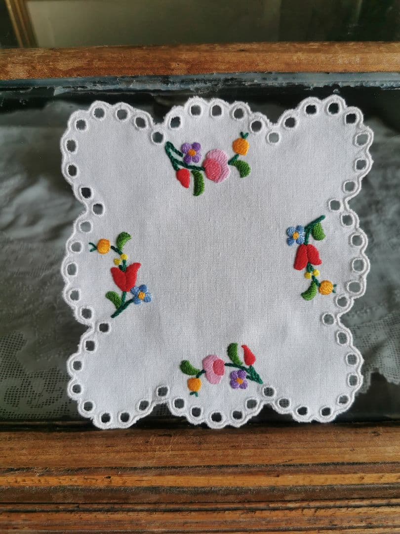 アンティーク カロチャ刺繍 スカラップアイレット ドイリー ２枚ペアセット